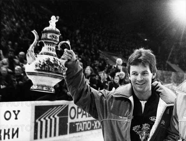 K, berry, captain of the canadian team, with the second prize of the 20th izvestia prize international ice hockey tournament, december 1986.