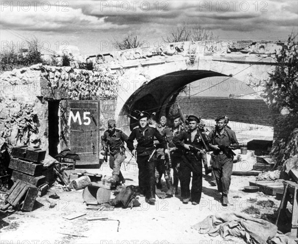 Liberation of sevastopol on may 9, 1944, red navy infantrymen.