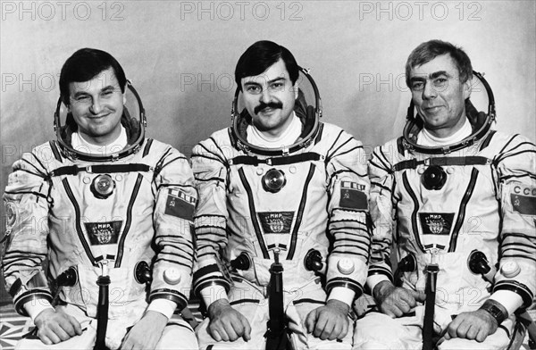 Soyuz tm-4, soviet cosmonauts (l to r) mission commander col, vladimir titov, flight engineer musa manarov, and researcher anatoly levchenko at the yuri gagarin cosmonauts training center, december 1987.