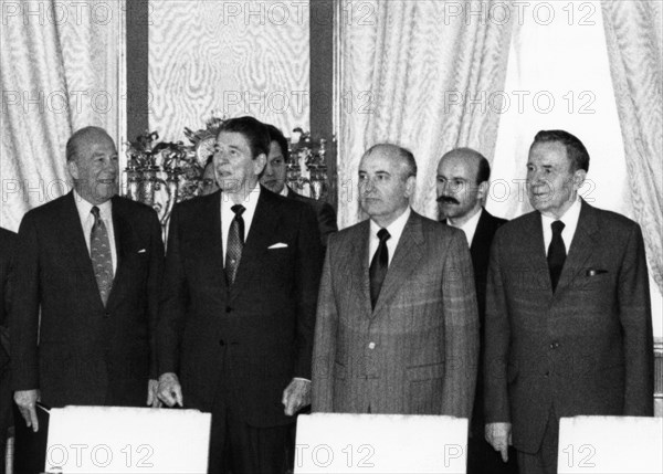 Mkhail gorbachev and ronald reagan at the time of their talks on june 1, 1988 in moscow, (detail).