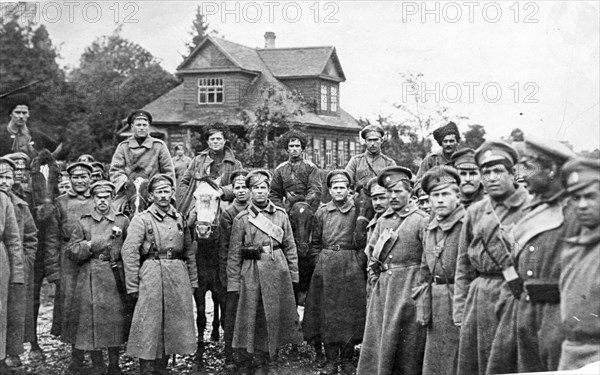 October revolution, liquidation of kornilov rebellion, fraternization took place between the soldiers of the kornilov forces and members of the red guard detachments, 1917.
