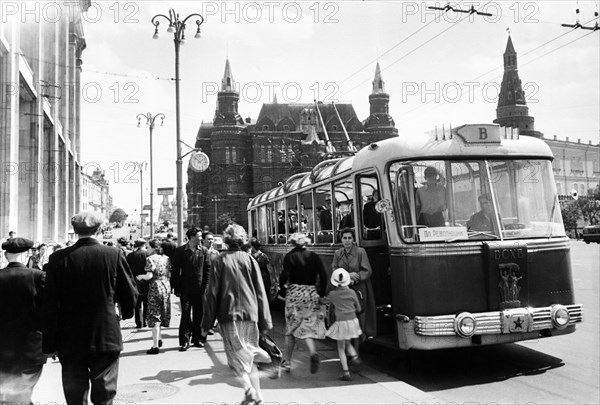 Trolleybus stop in okhotny ryad near red square, moscow, ussr, may 1957.