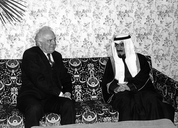 Sheik jaber al-ahmad al-sabah, emir of kuwait, during talks on november 18, 1991 with president of the foreign policy association, eduard shevardnadze, the emir came to moscow seeking assistance in freeing kuwaiti citizens who were still being held captive by the iraqis.