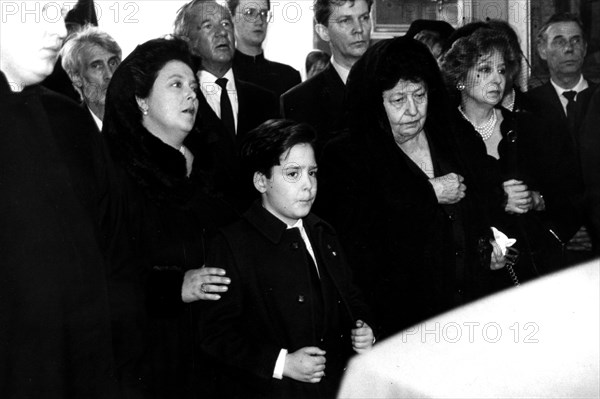 St, petersburg 4/29/92: burial service for grand duke vladimir kirillovich romanov who died on april 21 1992, in miami, usa, from left to right: vladimir kirillovich's daughter grand duchess maria vladimirovna, his grandson georgy mikhailovich and widow leonida georgievna during the funeral service at st, nicholas church.