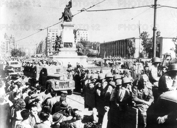 World war 2, red army troops enter bucharest in august 1944.