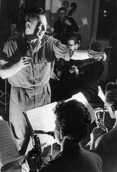 Mikhail kadomtsev conducting a rehearsal of an amateur jazz band, moscow, may 1959.