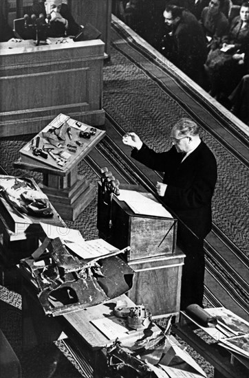 Professor v,i, prozorovsky demonstrating the poisoned pin, found on francis gary powers upon his arrest, during an evening session of his trial on august 18, 1960, he is being tried for espionage by the ussr supreme court's military collegian at moscow house of unions' hall of columns.