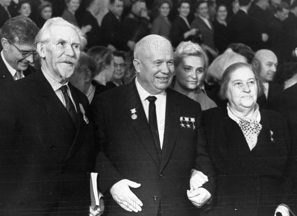 The xxll congress of the communist party of the soviet union, nikita khrushchev with delegates p,i, voevodin (cpsu member since 1899) and s,i, gopner (cpsu member since 1903) at the 22nd cpsu congress, october 18, 1961.