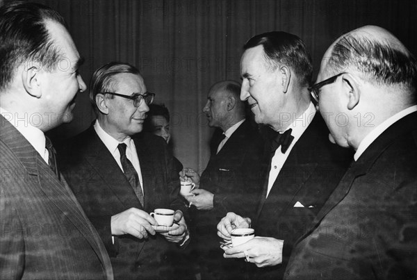 Us ambassador llewellyn thompson with (left to right) nikolai blokhin, president of the soviet-american relations institute and ussr deputy foreign minister, l, sobolev at the friendship house in moscow during a memorial meeting in honor of franklin delano roosevelt's 80th birthday, on the right is v, gorshkov, vice-chairman of the union of soviet societies for friendship with foreign countries, february 1962.