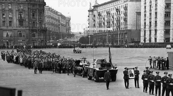 Funeral procession for vladimir komarov who perished during the soyuz-1 mission, his ashes are being taken to the kremlin wall in red square, april 26, 1967.