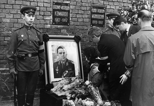 Funeral for vladimir komarov who perished during the soyuz-1 mission, his widow valentina yakovlevna and cosmonauts k,p, feoktisov and b,b, yegorov at the kremlin wall where his ashes were intered, april 26, 1967.