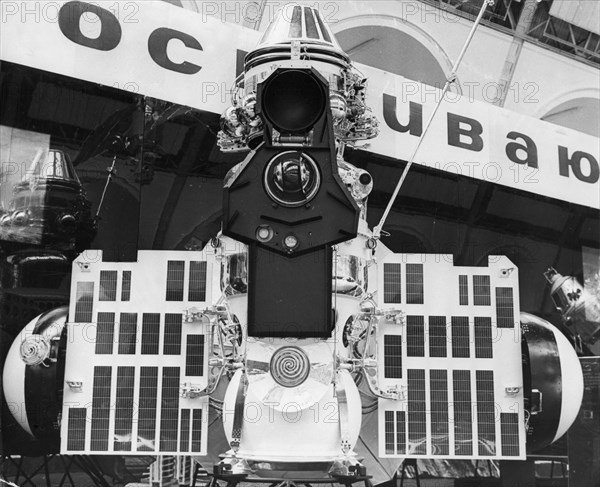 Replica of the soviet space probe, venera 4 on display at the cosmos pavilion at the exhibition of national economic achievements (vdnkh) in moscow, 1967.