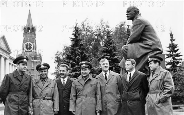 The crews of the soyuz 6, soyuz 7 and soyuz 8 missions on the grounds of the kremlin, september 1969, from left to right: vladimir shatalov, viktor gorbatko, valery kubasov, anatoly filipchenko, alexei yeliseyev, vladislav volkov, and georgi shonin.