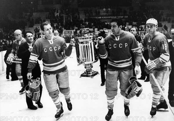 Soviet hockey players a, firsov and v, starshinov with the izvestia prize world championship trophy - a 40 liter samovar from tula, the soviet team won after beating sweden 6 to 2, 1969.