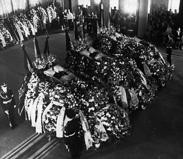 Funeral for the three cosmonauts of soyuz-11: g,t, dobrovolsky, v,n, volkov, and v,i, patsayev, the cosmonauts are lying in state in the red bannered hall of the central house of the soviet army, july 1, 1971.