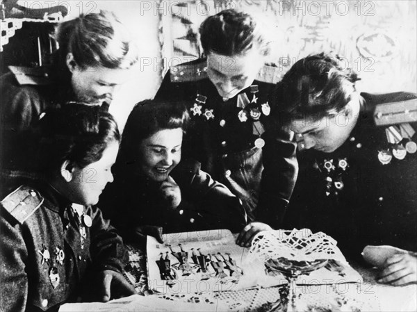 Soviet women's squadron, soviet women pilots, world war 2, left to right: squadron navigator yekatrina (katya) ryabova; flight commander raisa yushchina: navigator mira paromova; squadron commanders nadezhda (nadya) popova and marina chechneva, eastern pomerania, 1945.