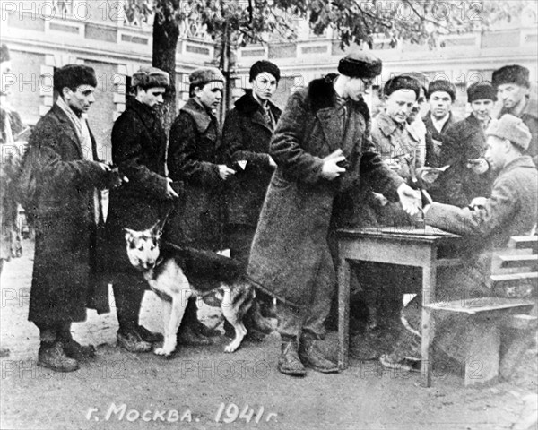 Moscow's volunteers enlist in the national militia in 1941.