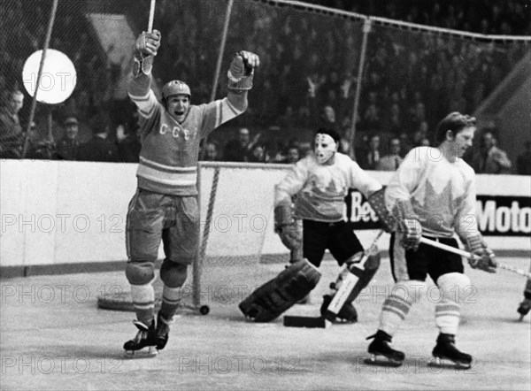 Alexander maltsev (left) after scoring during the 1st match between canada and the ussr at the central leningrad stadium won by the soviets, 5 to 4, september 25, 1972.