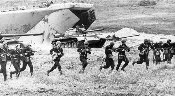 Soviet marines of the pacific fleet during a landing assault drill, september 1986.