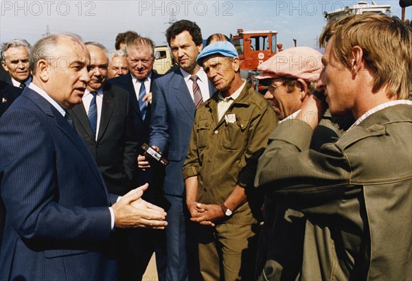 Mikhail gorbachev meeting with workers of a meat packing plant outside of moscow, august 1987.