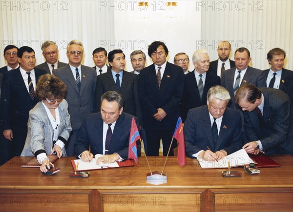 Chairman of the supreme soviet of the russian federation, boris yeltsin and president of kazakhstan, nursultan nazarbayev during the ceremony of signing the treaty between the russian federation and kazakhstan, december 1990.