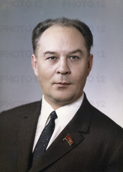 Aleksandr nikolayevich shelepin, member of the politburo of the central committee of the cpsu, may 1970, head of the kgb from 1958-1961, he was one of four officials promoted to the rank of deputy premier by khrushchev in 1962.