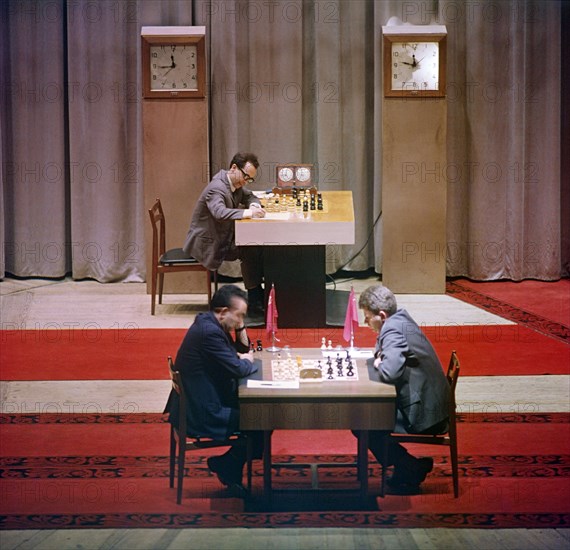 Moscow, the match between Tigran Petrossian (l) and Boris Spassky, june 21, 1969.