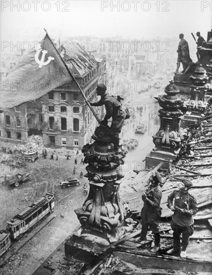 World war 2, the great patriotic war, the raising of the soviet flag over the reichstag in berlin, germany, may 1, 1945,  ???, ??????, ????? ?????? (????????? ???? 150-? ?????? ???????? ll ??????? ???????? ?????????? ???????) ??? ??????? ?????????.