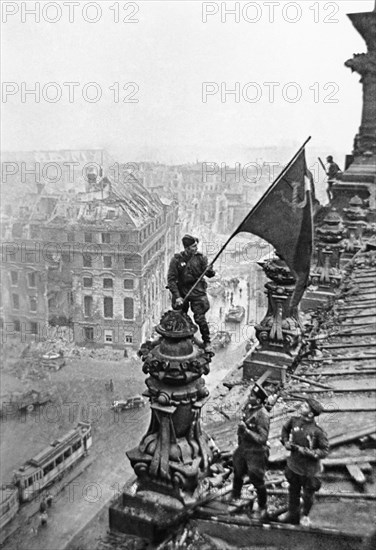 World war 2, the great patriotic war, the raising of the soviet flag over the reichstag in berlin, germany, may 1, 1945,  ???, ??????, ????? ?????? (????????? ???? 150-? ?????? ???????? ll ??????? ???????? ?????????? ???????) ??? ??????? ?????????.