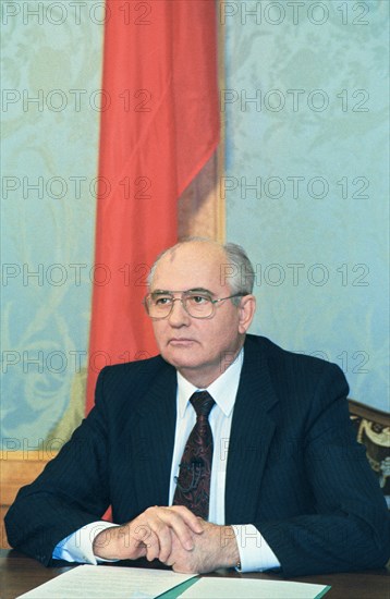 Moscow, president of the ussr mikhail gorbachev addresses the nation on tv explaining the reason for his resignation, december 25, 1991.