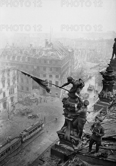 World war 2, the great patriotic war, the raising of the soviet flag over the reichstag in berlin, germany, may 1, 1945,  ???, ??????, ????? ?????? (????????? ???? 150-? ?????? ???????? ll ??????? ???????? ?????????? ???????) ??? ??????? ?????????.