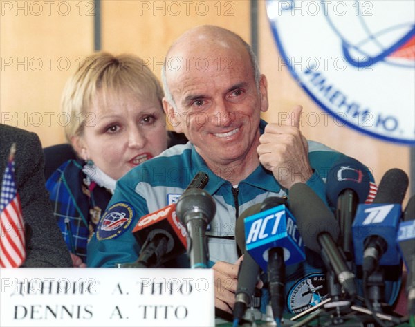 Moscow region, russia, may 8, 2001, the world's first space tourist, american businessman dennis tito (in pic), expressing his emotional appraisal of his space flight, during the first post-flight news conference of the crew that returned from the international space station, at the cosmonauts' training centre named after gagarin.