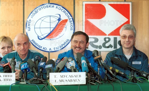 Moscow region, russia, may 8, 2001, the crew that returned from the international space station, (from left to right): the world's first space tourist, american businessman dennis tito, russian cosmonauts talgat musabayev (the commander) and yuri baturin (engineer), pictured on tuesday at the first post-flight news conference at the cosmonauts' training centre named after gagarin.