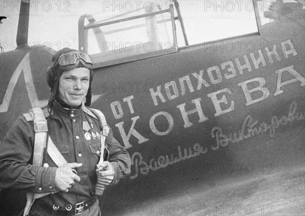 Great patriotic war, the second ukrainian front, hero of the soviet union ivan kozhedub is standing near the aircraft constructed on the money of vasily konev.