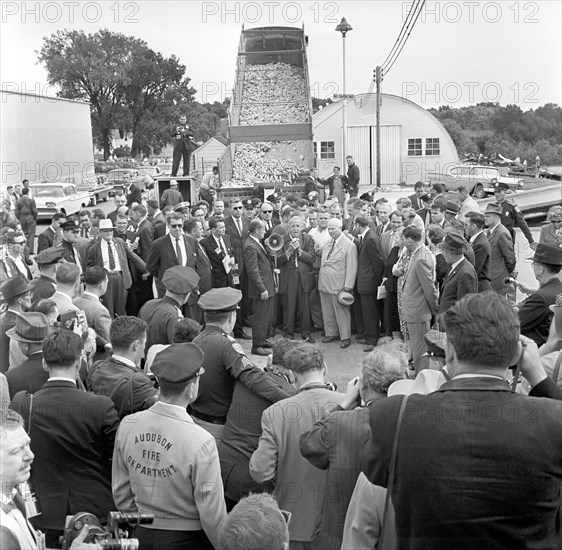 Usa, president of the council of ministers of the ussr nikita khrushchev visit the usa on dwight david eisenhower's invitation, nikita khrushchev inspects roswell garst's farm, september 20, 1959.