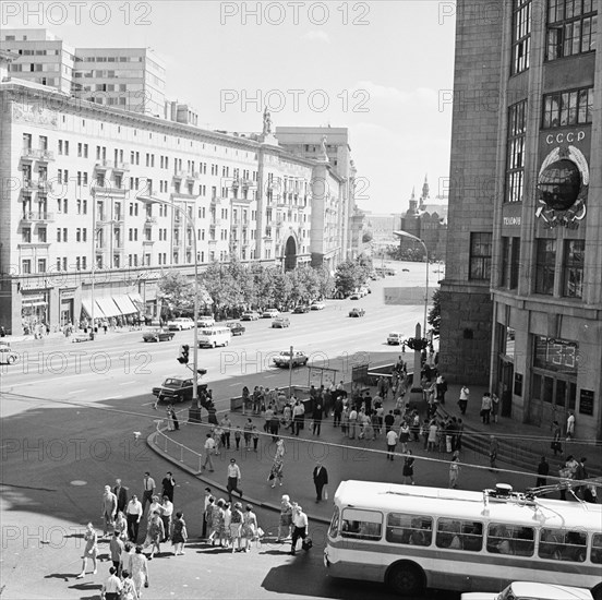 Gorky street, moscow, ussr, right: the building of the central telegraph agency (1980).