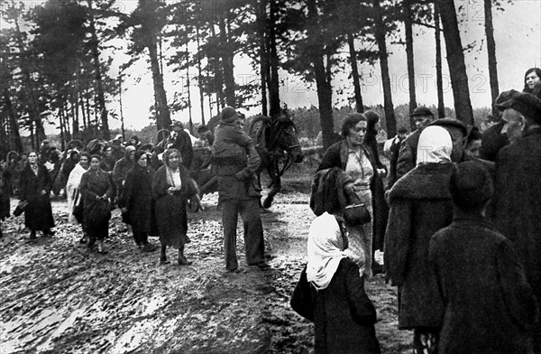 Russian families on the road: refugees forced out of the cities as a result of the german invasion of ussr in 1941, world war 2.