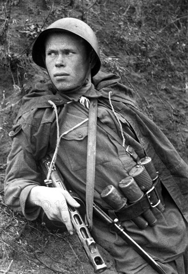 Battle of stalingrad, 1942, red army scout.