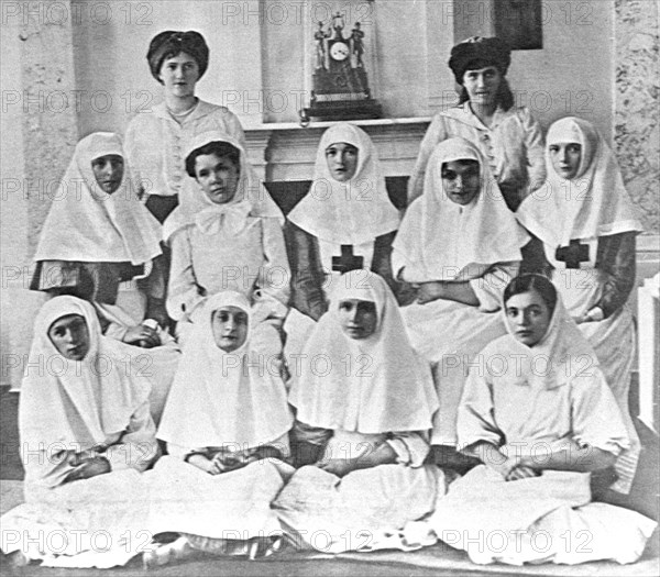 World war one, russia, the personnel of the dispensary of the tsarskoye selo grand palace, 1915: (second row, sitting from left) empress alexandra fyodorovna and grand duchesses olga nikolayevna and tatyana nikolayevna, standing: grand duchesses maria nikolayevna and anastasiya nikolayevna.