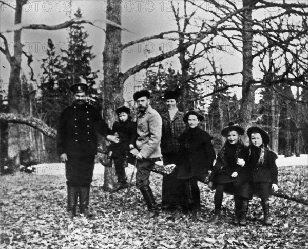 The russian royal family enjoying an outing in 1907 at tsarskoye selo, (left to right) 'uncle' a, e, derevianko (their boatswain), prince alexei, emperor nicholas ll, the children's nanny m, i, vishniakova, and grand duchesses tatiana, maria, and anastasia.