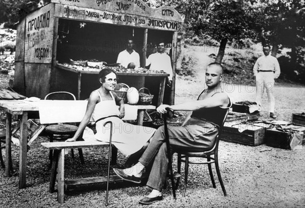 Soviet writer vladimir mayakovsky with lily brik relaxing in yalta, ukraine, ussr, 1926.