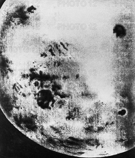 Photograph of the far side of the moon taken by the luna 3 space probe on october 26, 1959.