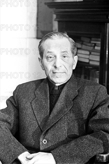 Mikhail zoschenko (1895-1958), russian writer, he was born in poltava, ukraine, his satirical writings came in conflict with the soviet literary doctrine of social realism and he was expelled from the soviet writers' union in 1946, which effectively ended his career.