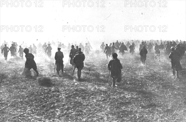 World war one, russian infantry unit in attack, 1915.