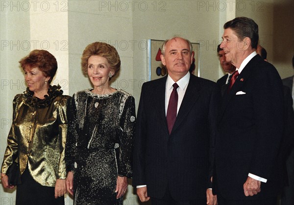 Mikhail gorbachev visiting with ronald reagan in the usa with their wives, raisa and nancy, 1987.