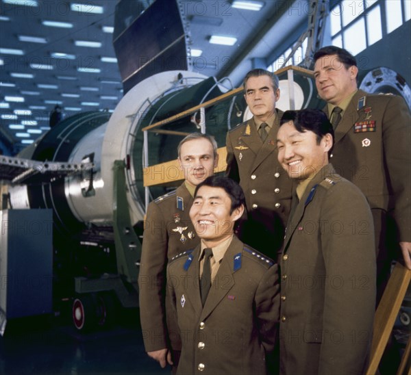 Pilot-cosmonaut and hero of the soviet union a, nikolayev (center, back) with cosmonauts training for the soyuz 39 joint soviet/mongolian space mission, left to right, vladimir dzhanibekov, maidarzhavyn ganzorig (mongolia), zhugderdemidiyn gurragcha (mongolia), and vladimir lyakhov, 1981.