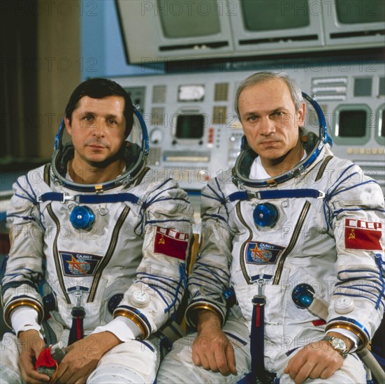 Soyuz t-13 crew viktor savinykh and vladimir dzhanibekov, 1985.