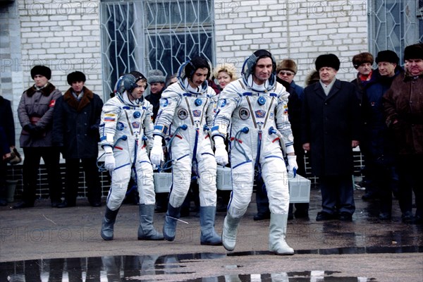 Baikonur cosmodrome,russian-german space mission crew is heading to the launching pad for a take-off on board soyuz tm-25 space ship, l-r are german astranaut-researcher 40-year old reinhald ewald,board engineer 39-year old alexander lazutkin and 42-year old commander colonel vassily tsibliev, february 11, 1997.