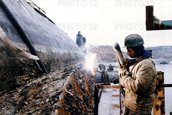 Russia, murmansk region, november 27, 1997, despite the crisis with financing of the conversion programme ship repair works 'nerpa' continues utilizing old written off submarines, a submarine discharged from the list of northern fleet combat ships being cut to pieces.