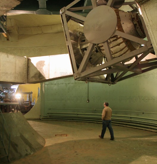 Preparations for testing of russian 'space parachute' demonstrator-2, designed for returning cargoes to earth, are going on in the centrifuge at the assembly workshop of lavochkin scientific and industrial association in moscow region, russia,  september 8, 2004.